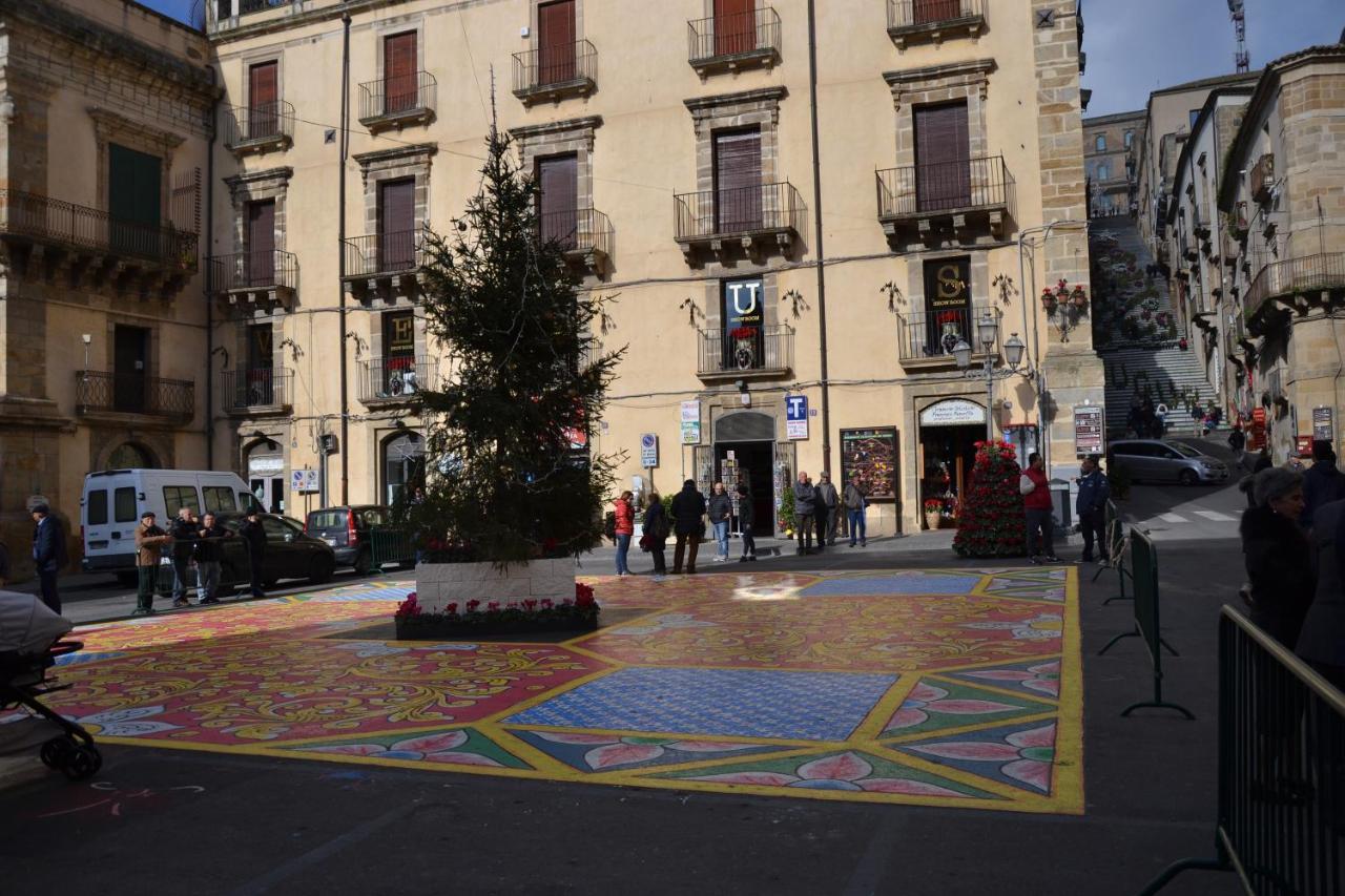 Bed and Breakfast Al Centro Storico Caltagirone Exterior foto